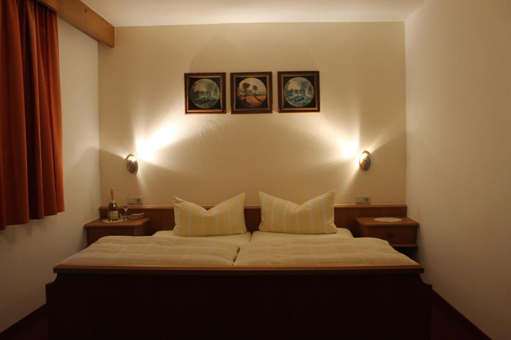 Appartements Zerzer Ried im Oberinntal Rom bilde